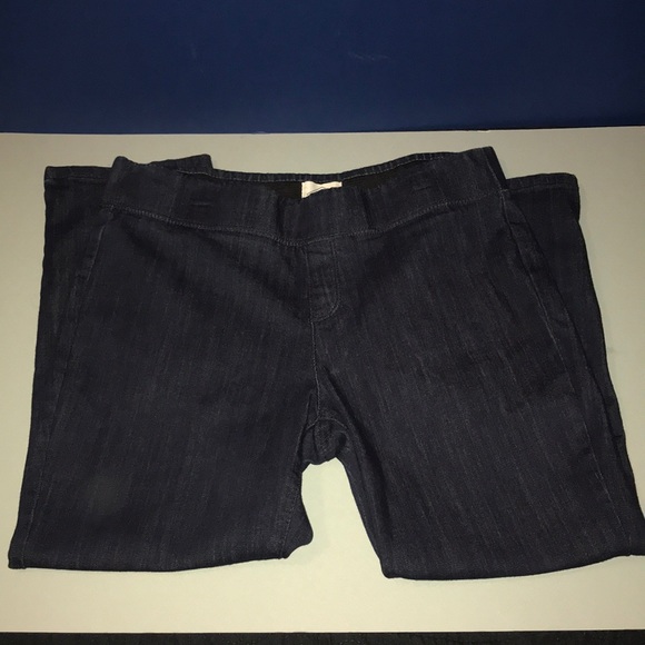 St. John’s Bay Dark Pull on Denim Capris - Picture 2 of 3